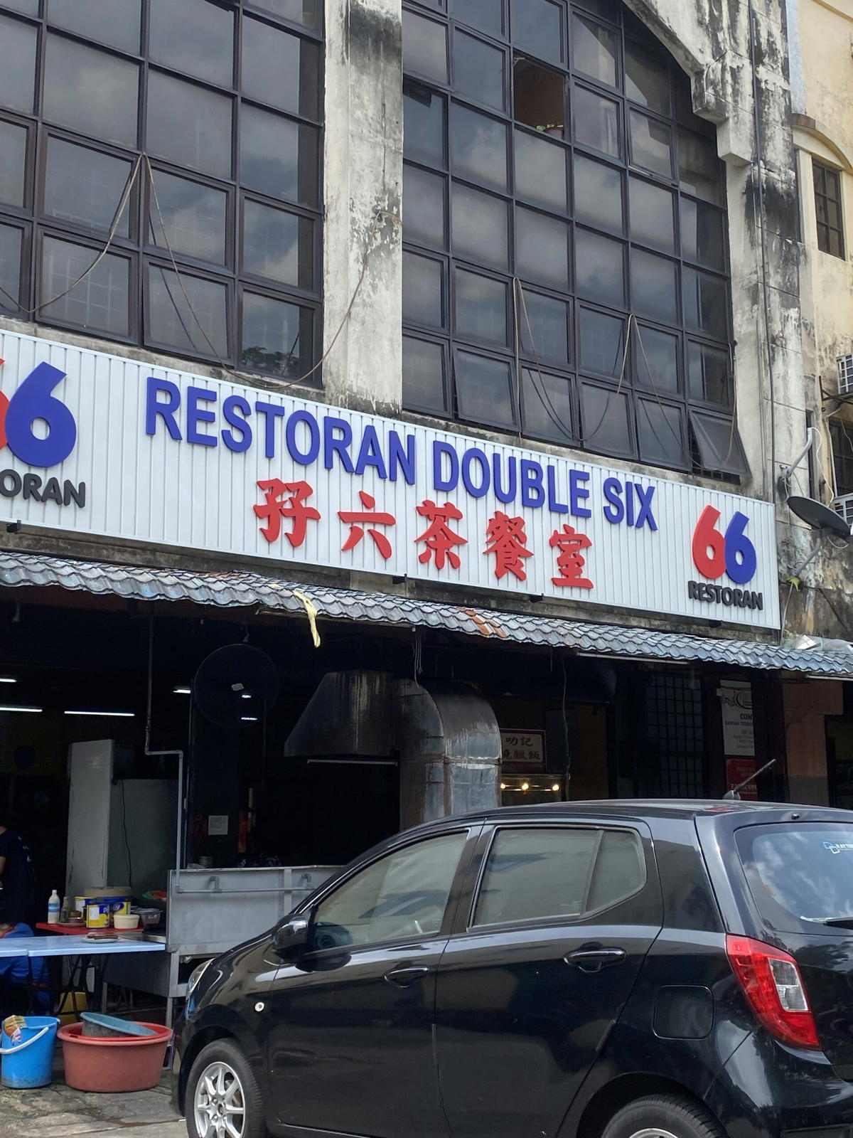 This humble chicken rice stall in kajang serves really juicy char siu that’s perfect for a hearty lunch at just rm8 | weirdkaya