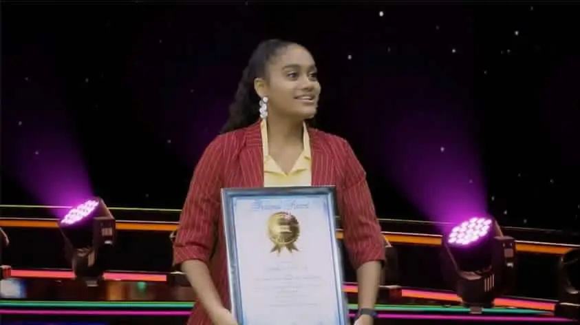 M'sian girl enters malaysian book of records as youngest person to interview ex-pm mahathir in 2018 when she was only 10yo | weirdkaya