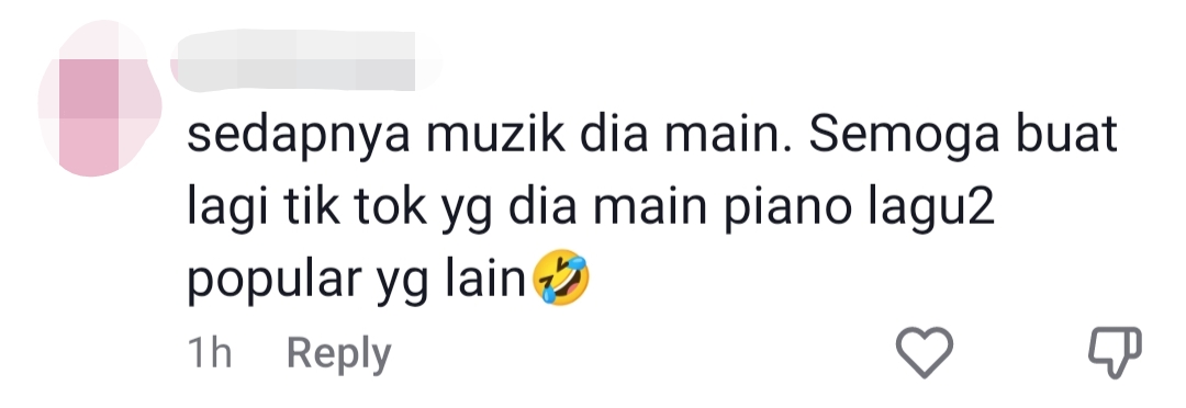 M'sian security guard wows netizens by playing howl's moving castle on library piano comment 2