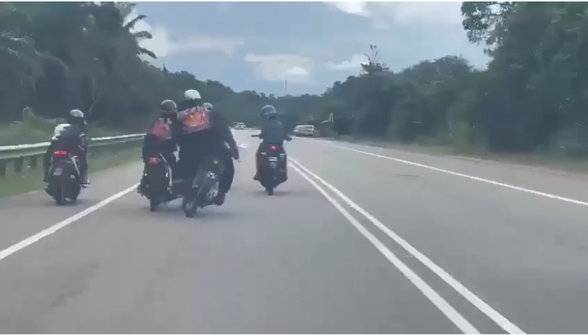 M'sian motorcyclists crash into each other while chatting, netizens outraged | weirdkaya