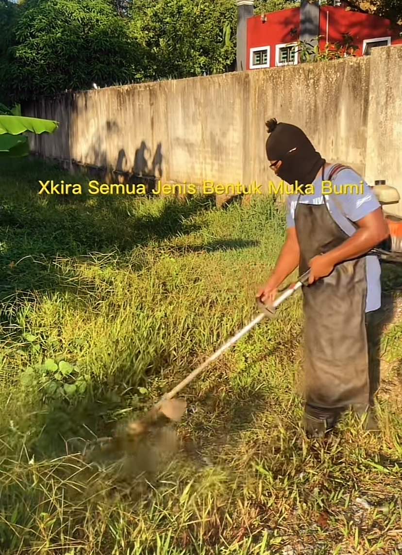29yo m'sian dad with diploma works as part-time grass cutter to support family, says he’s proud of it | weirdkaya