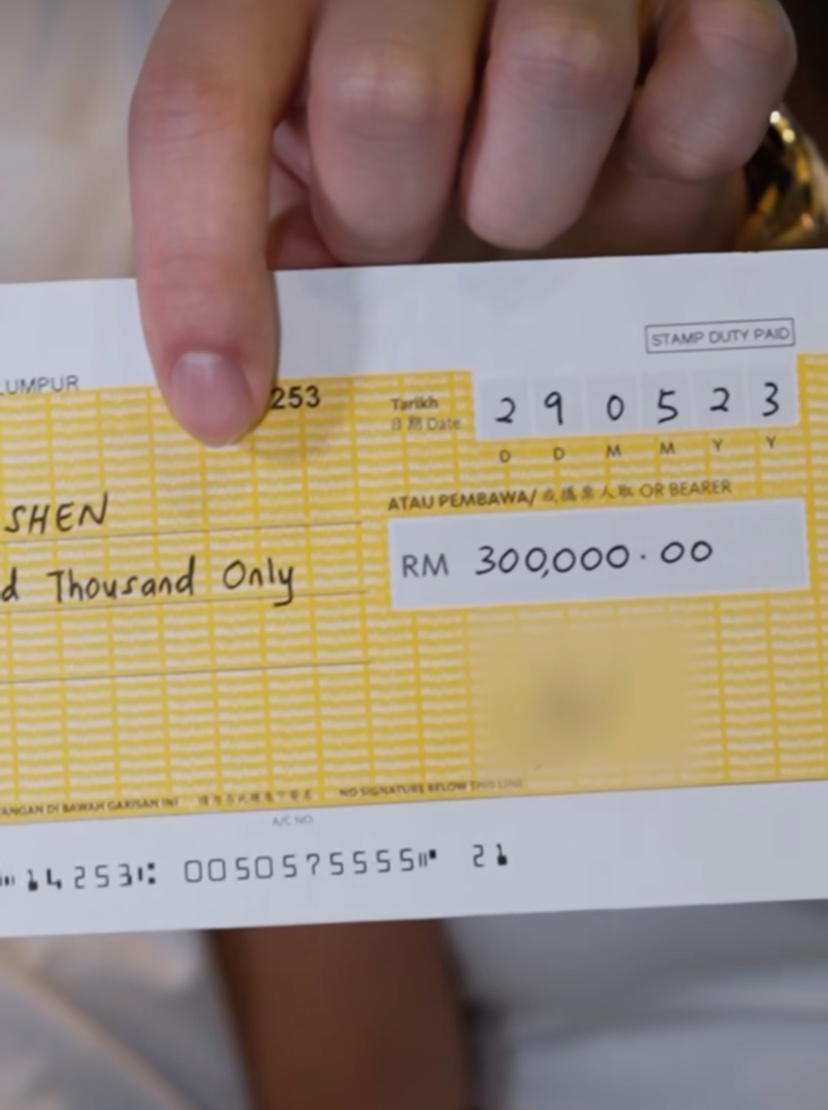 Gatita yan surprises bf with rm300k cheque & giant ad at bukit bintang on his birthday | weirdkaya