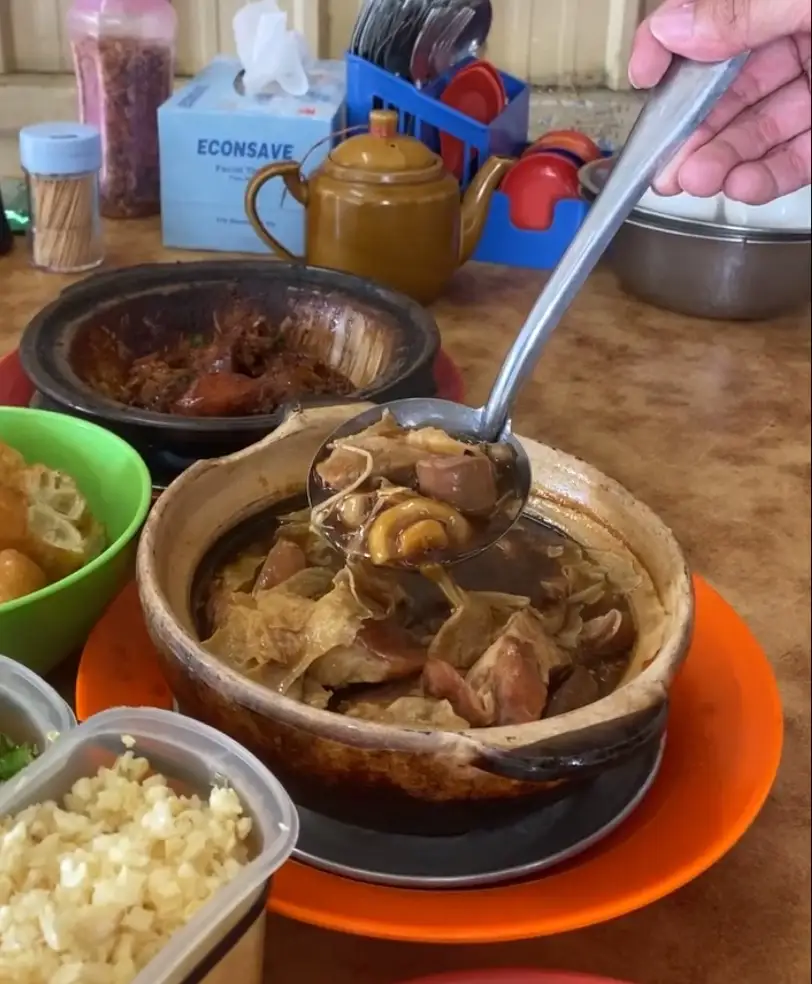 M'sian mp says bak kut teh can only be considered a traditional dish if it's made from chicken | weirdkaya