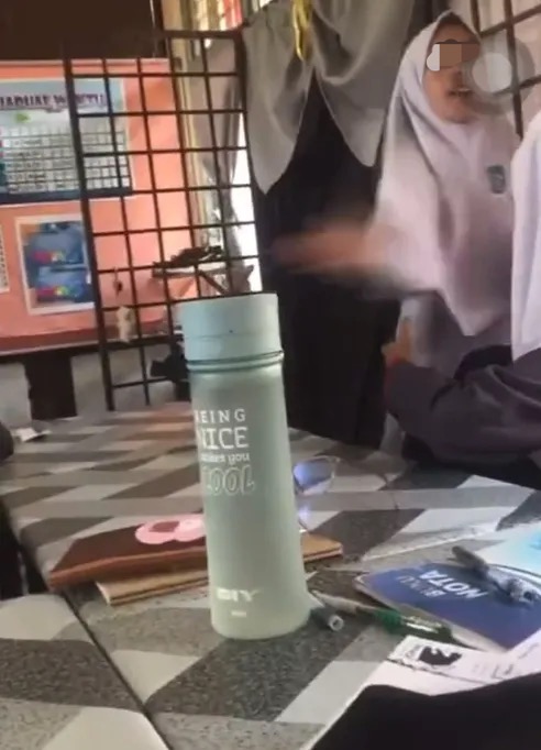 M'sian girl slaps classmate several times for allegedly sharing her photo without her permission
