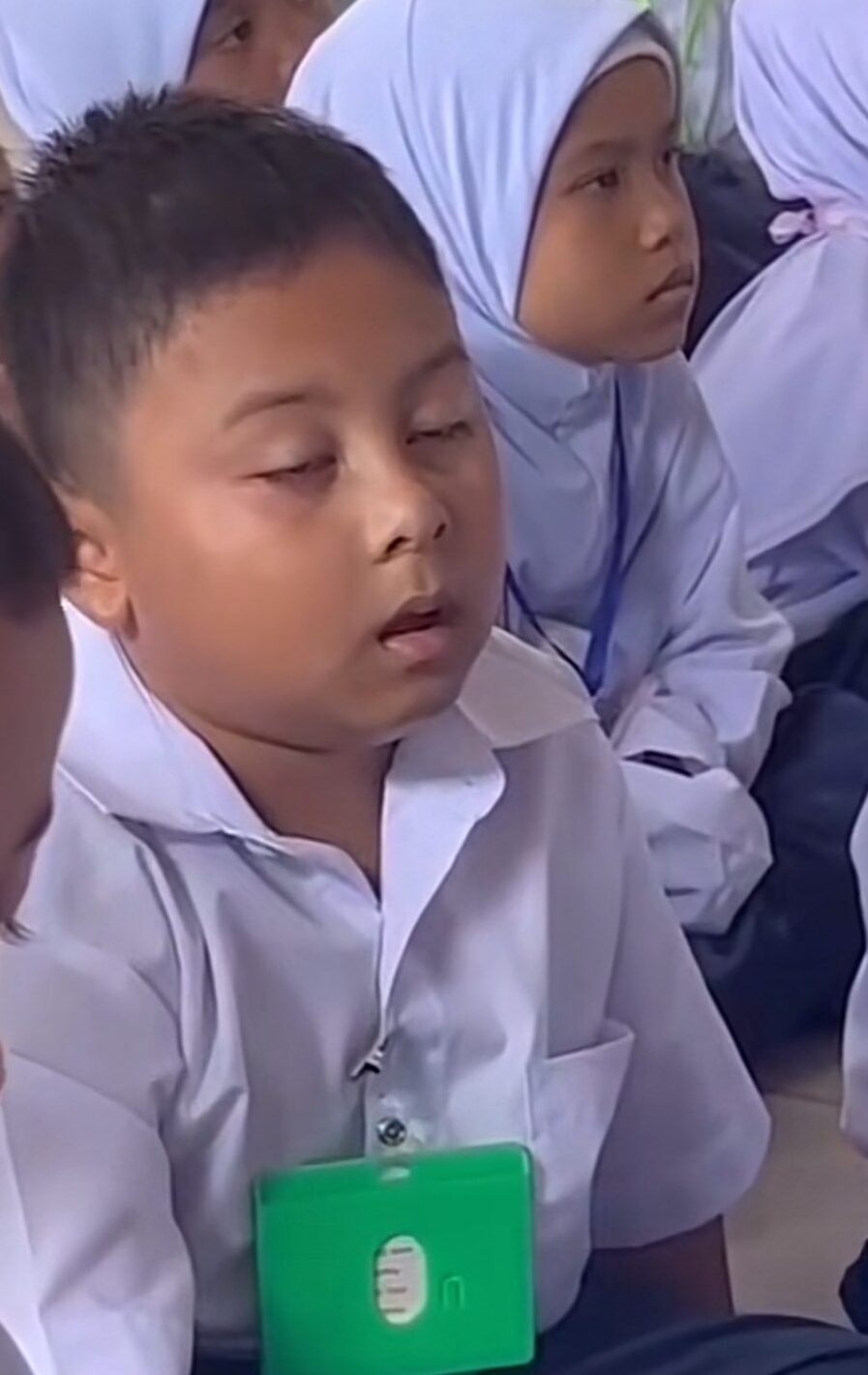 7yo boy falling asleep during assembly