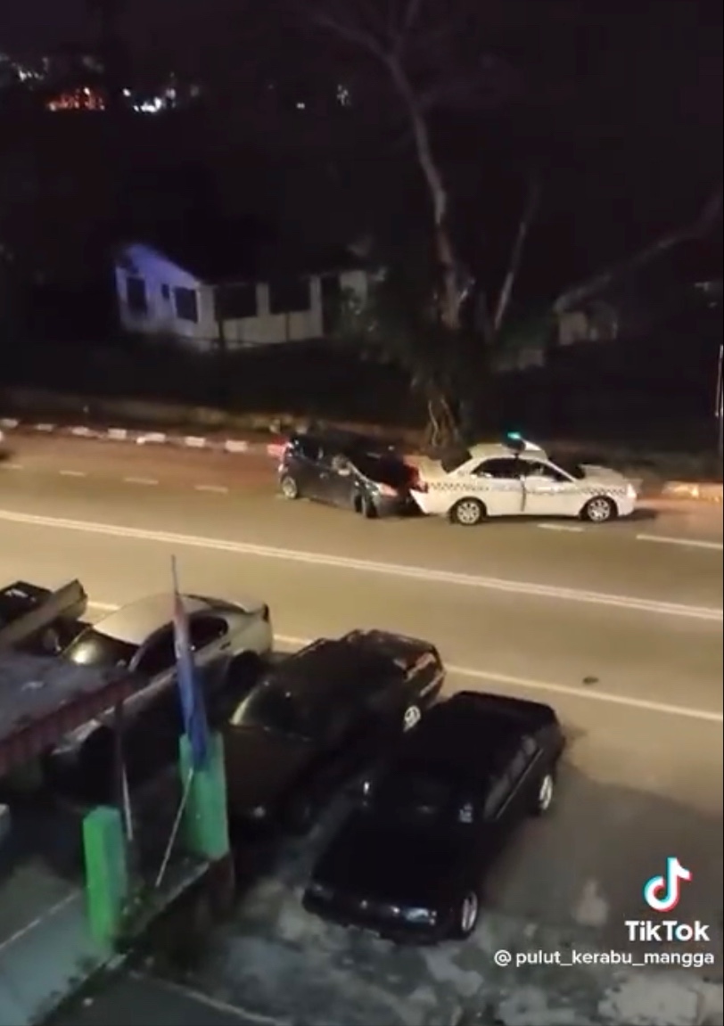 Perodua viva driving away from police, foodpanda delivery rider helps police chases after the driver