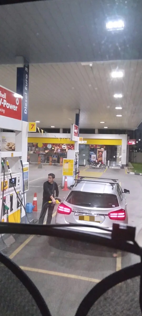 You again?! Man caught pumping ron95 petrol into s'pore-registered mercedes