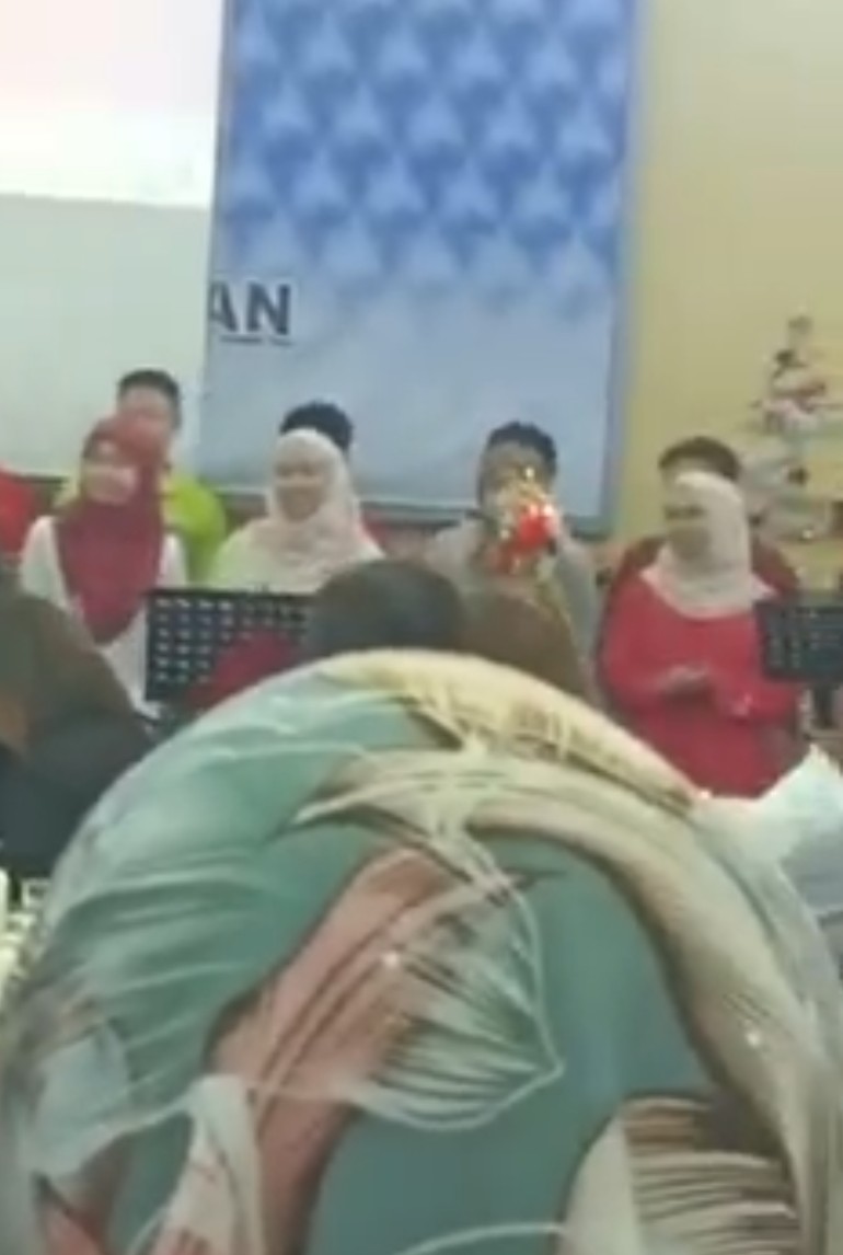M'sians applaud sabah's multiracial christmas celebration of christmas caroling