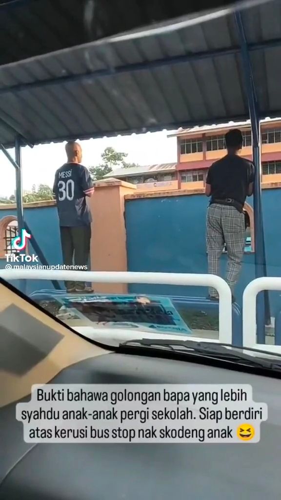 Video of m'sian dads watching their kids on first day of school tickles netizens