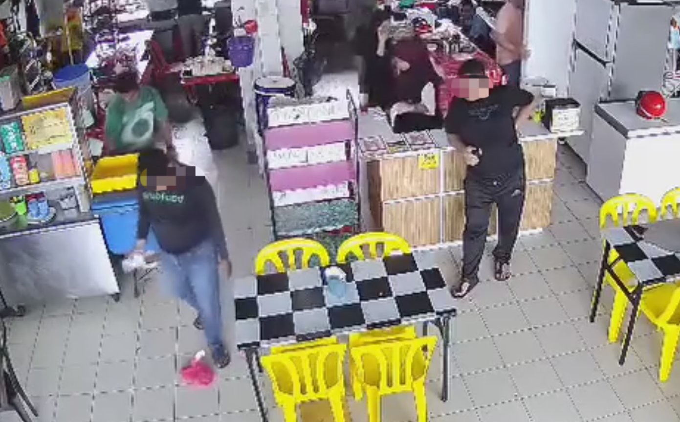 M'sian delivery rider caught on cctv throwing customer's order and kicking it at restaurant | weirdkaya