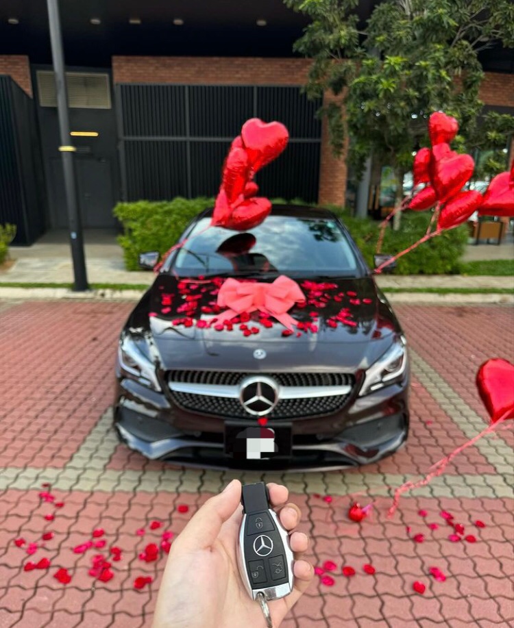 M'sian influencer buys rm170k mercedes with cash at just 19yo | weirdkaya