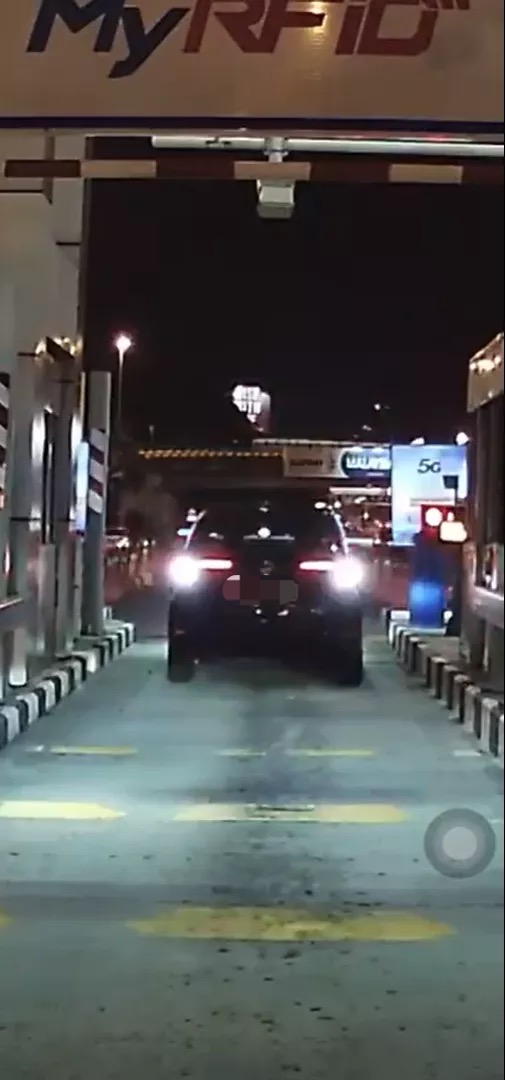 Man tries to get past boom gate
