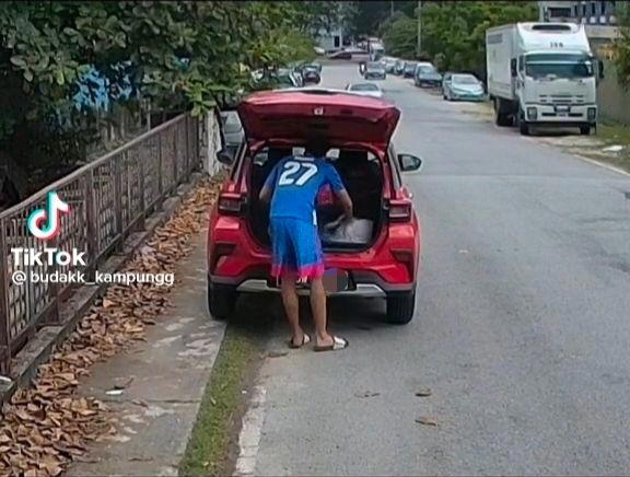 M'sian college student throws rubbish into river in sunway, later turns himself in to police