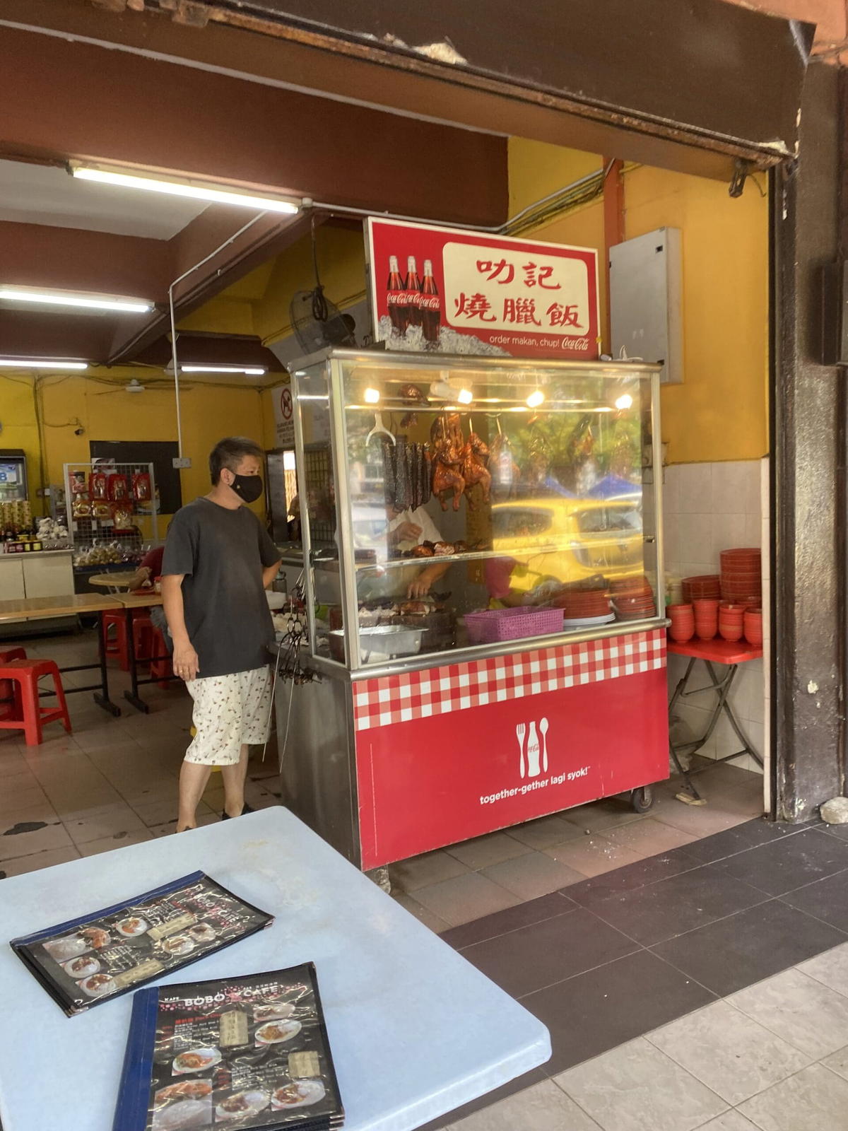 This humble chicken rice stall in kajang serves really juicy char siu that’s perfect for a hearty lunch at just rm8 | weirdkaya