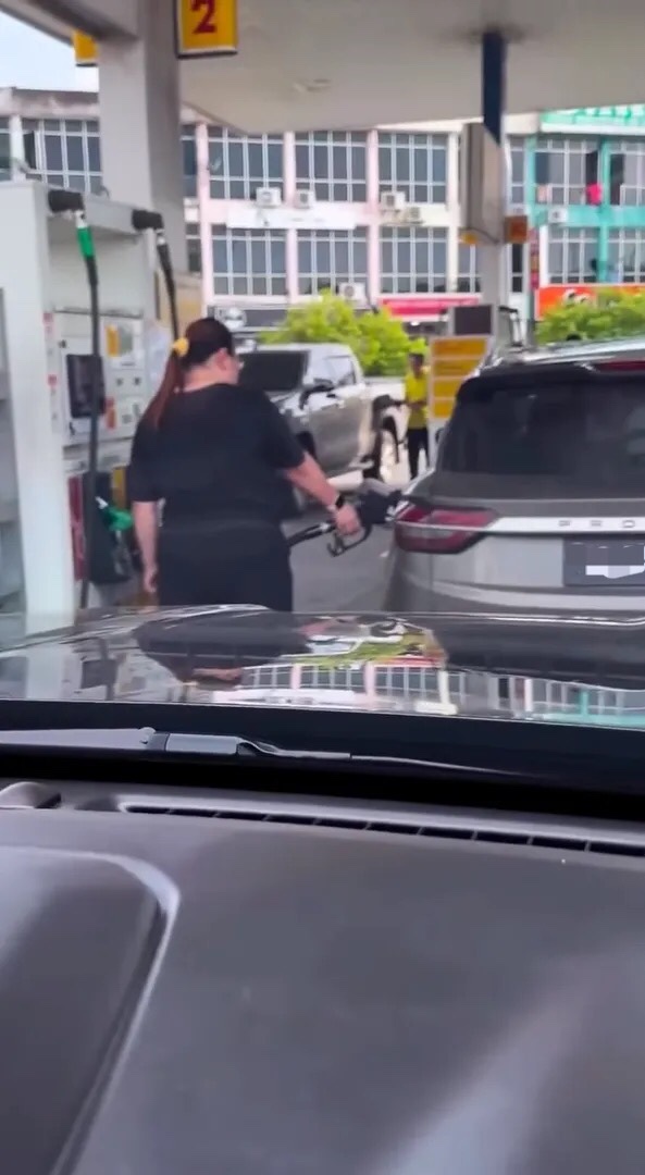 M'sian woman seen pumping diesel into her proton x50