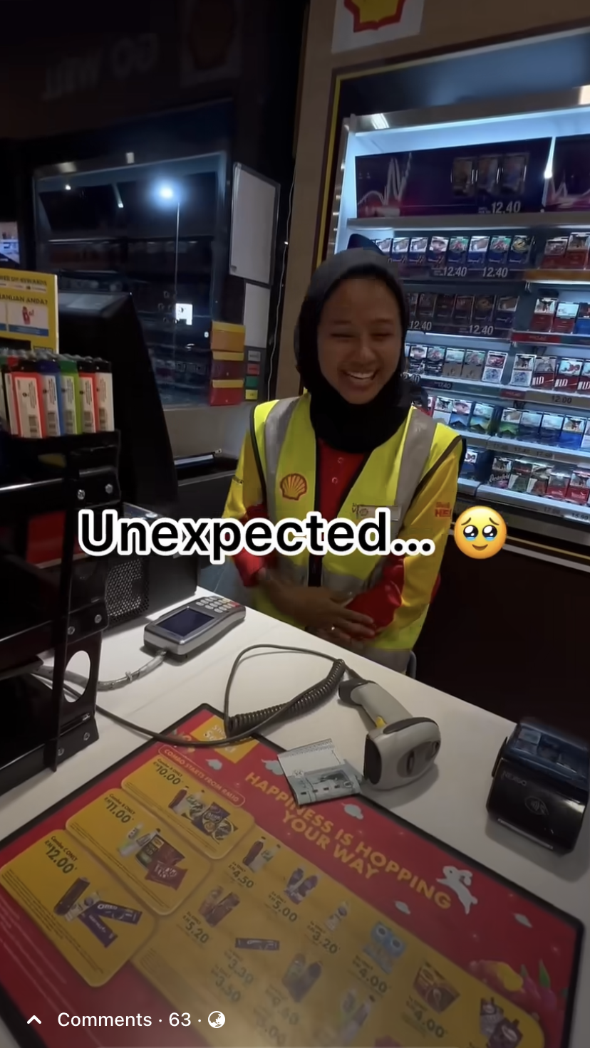 Kind shell cashier offers to pay for customer's drink who had forgotten to bring his wallet