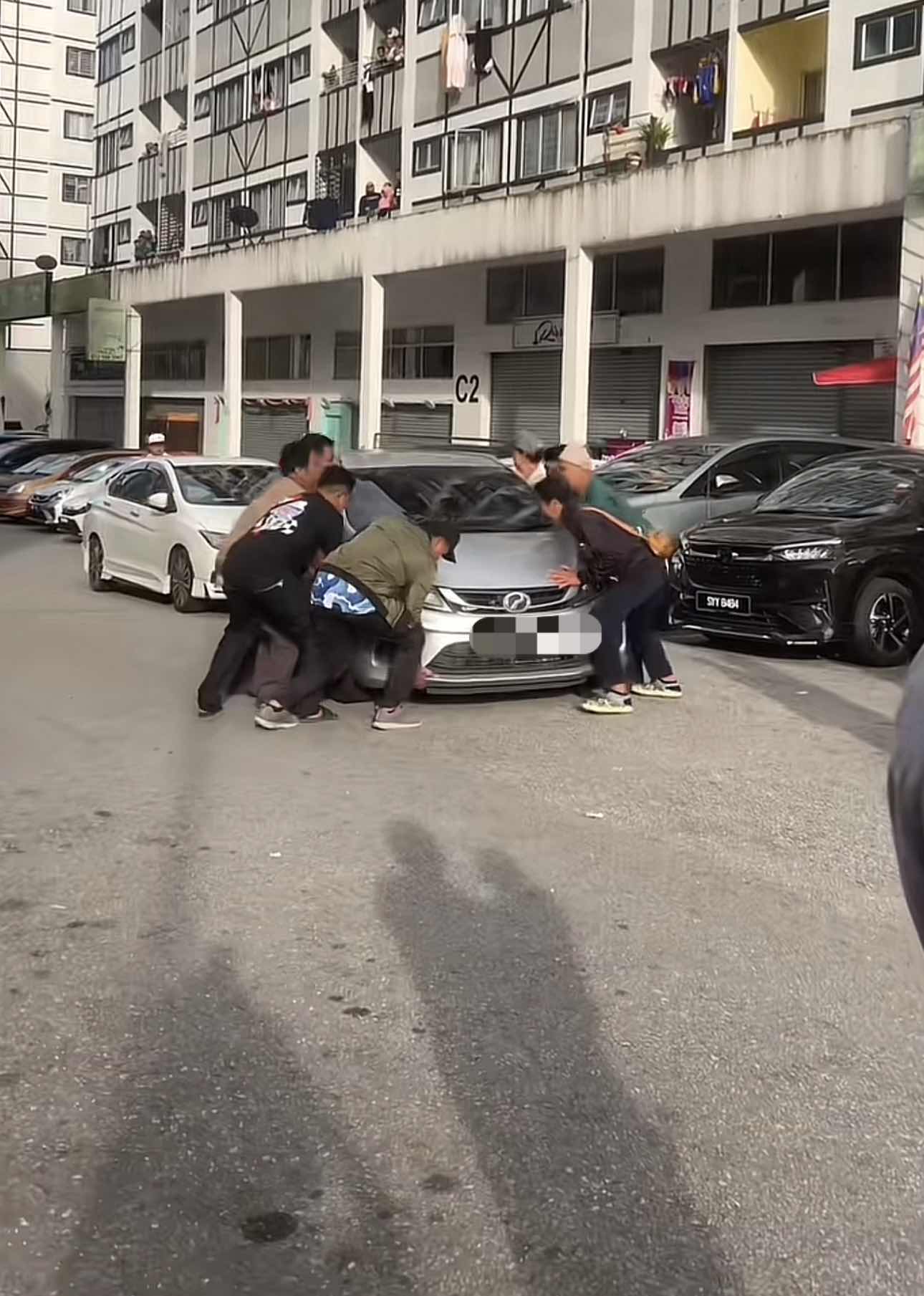 Myvi driver double parked car