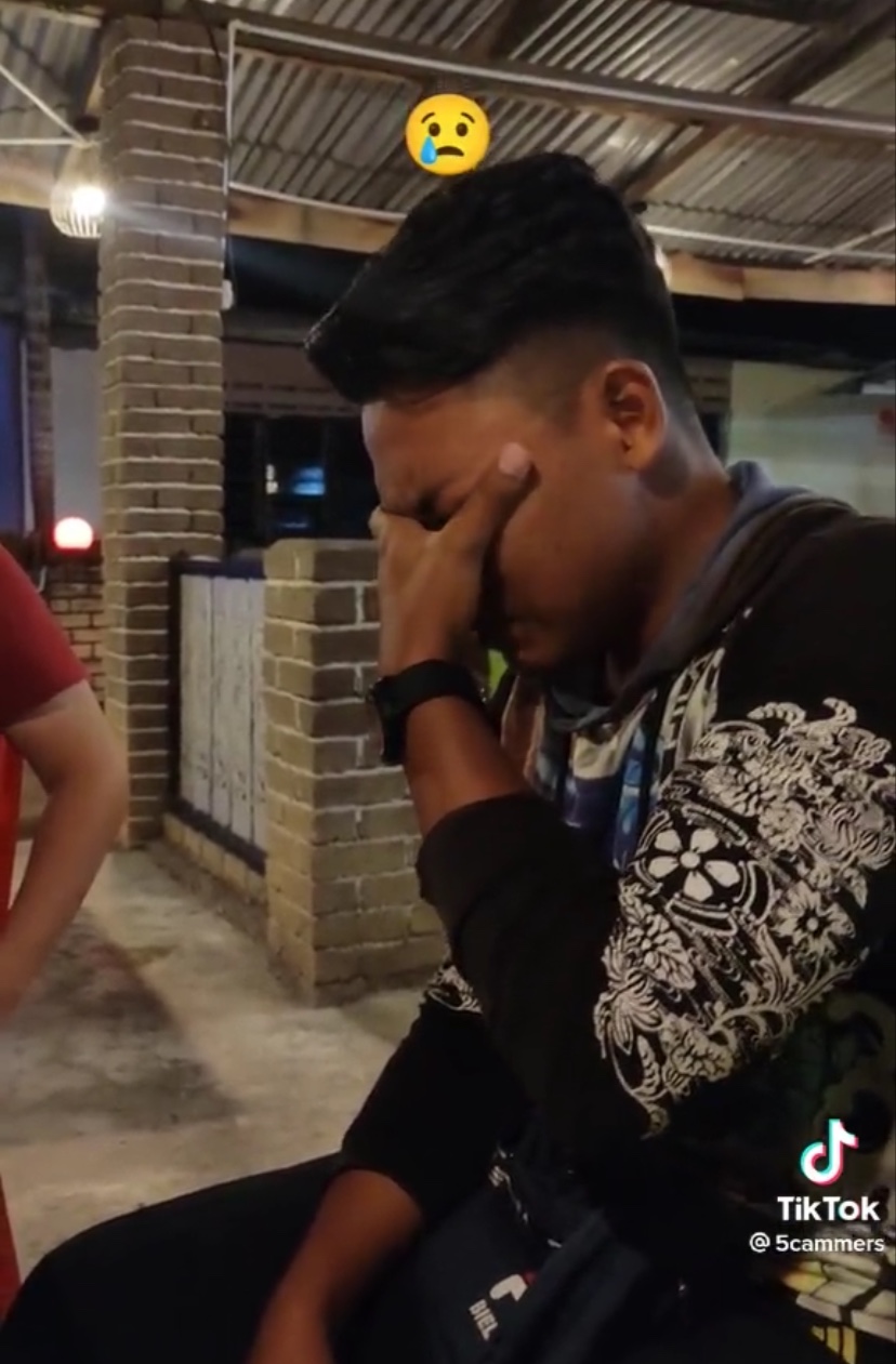 M'sian student cries after his friends surprise him with a new laptop