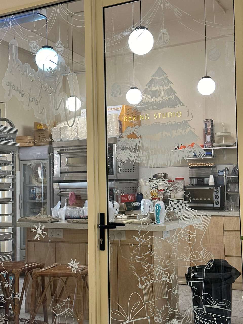 Baking studio at a cafe