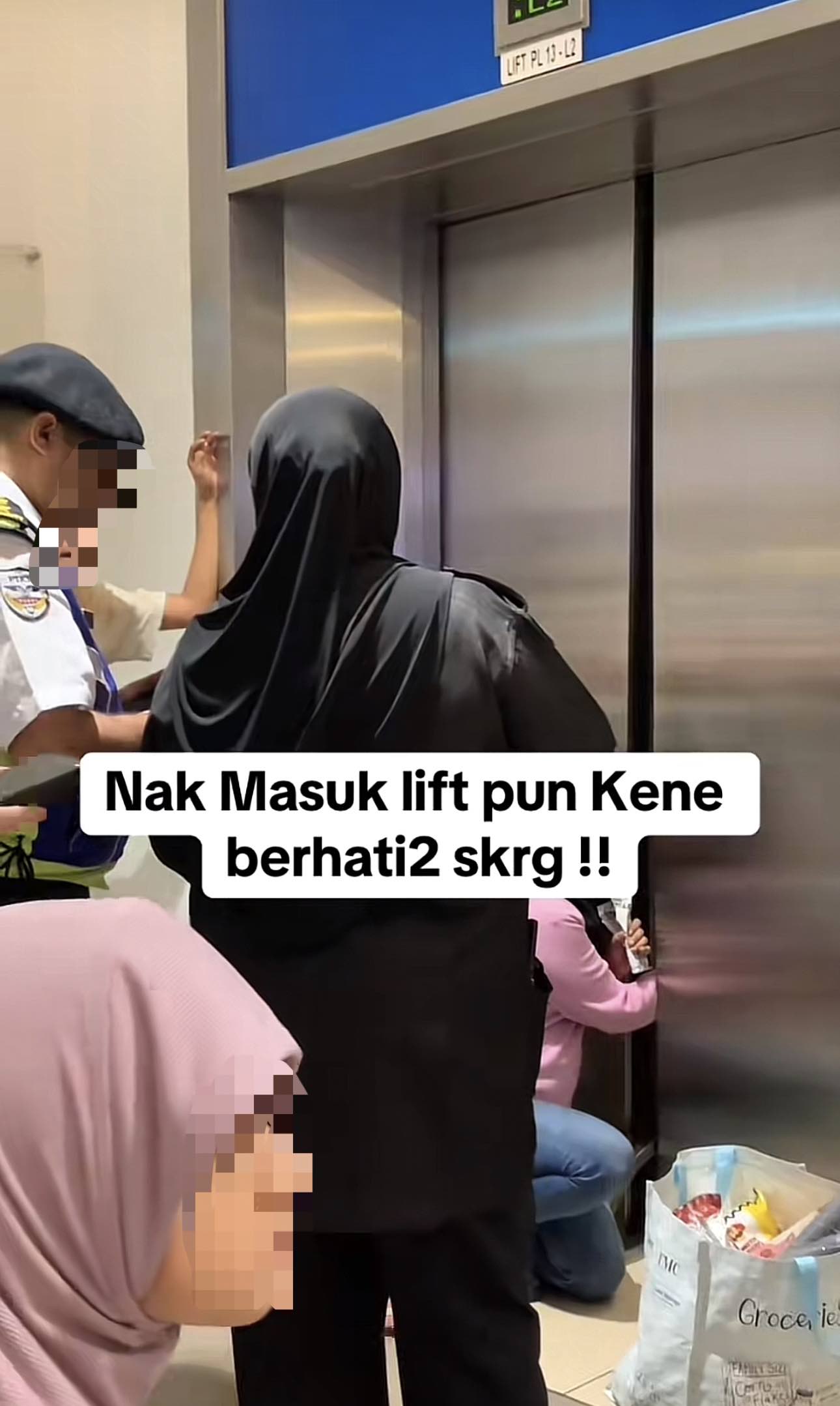 A commotion at a damansara mall after a kid gets stuck in lift.