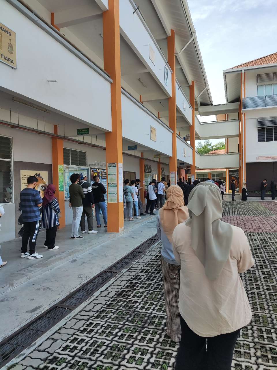 Malaysians lining up to vote