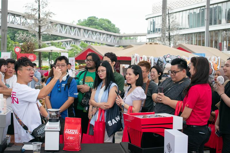 Latte art workshop with media at the festival del leone