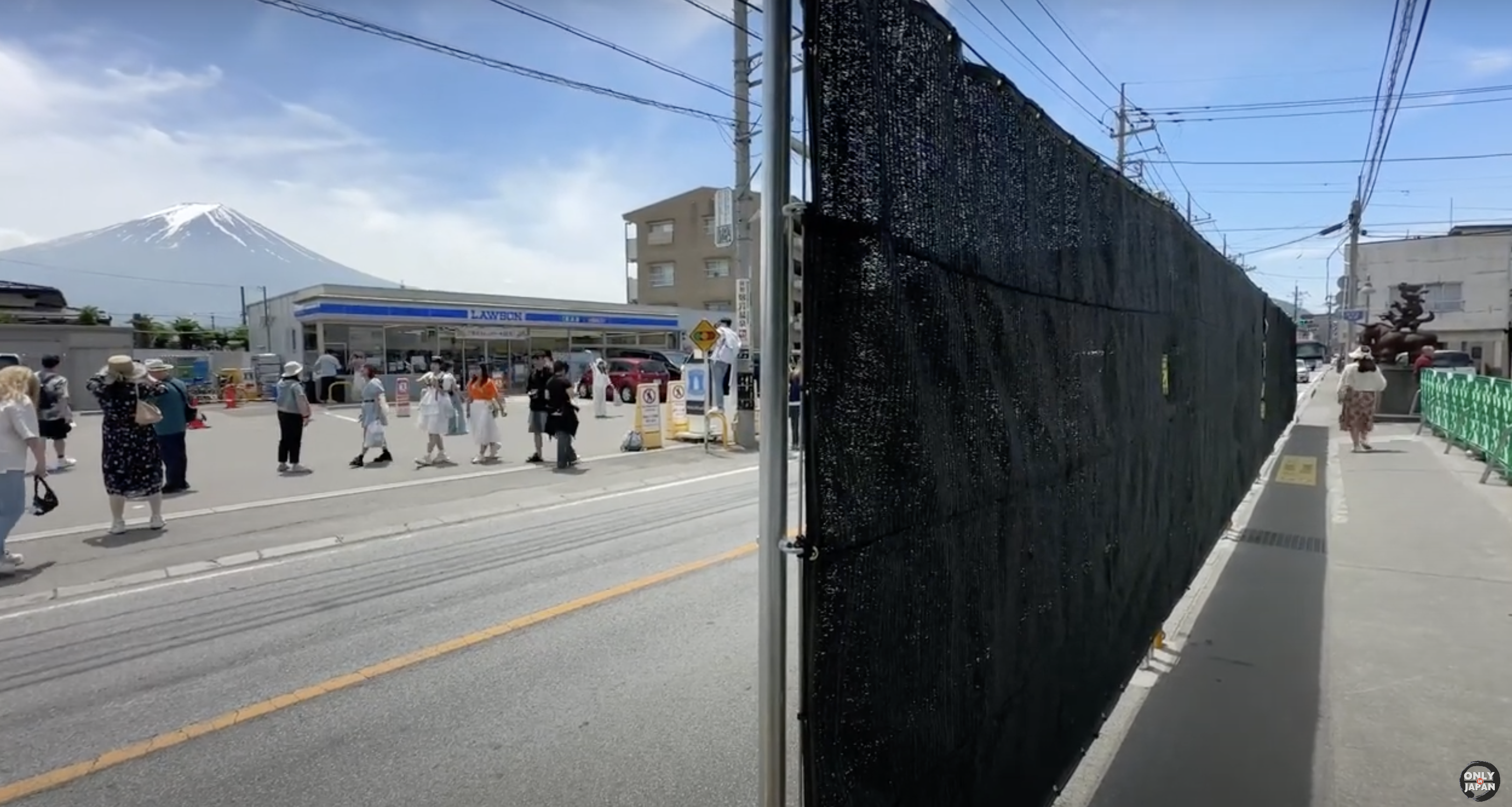 Barrier meant to keep tourists away from popular mount fuji photo spot has holes just 1 week later | weirdkaya