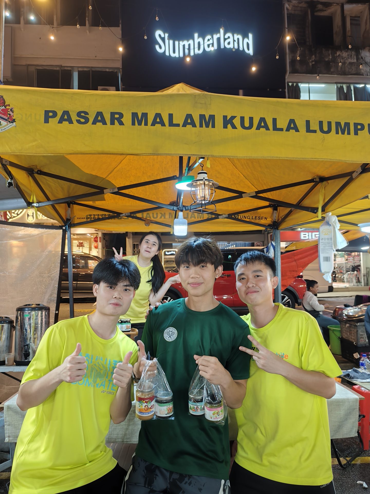 Lee at pasar malam