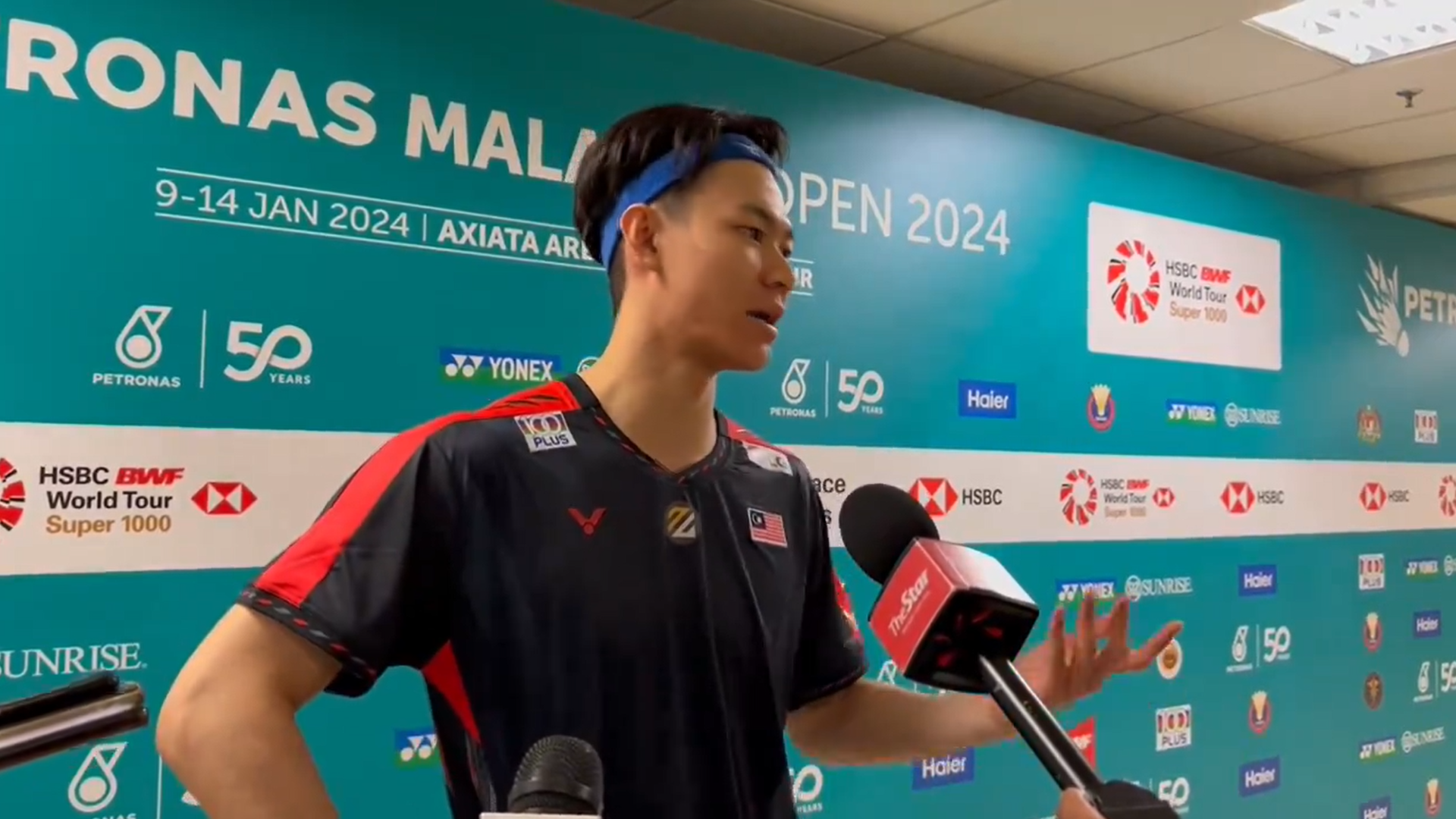 Lee zii jia speaking to reporters after malaysia open loss