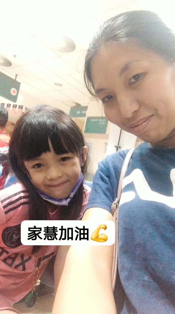 Leo jia hui with her mother