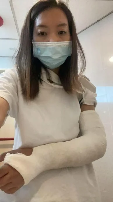 Lin shows her injuries