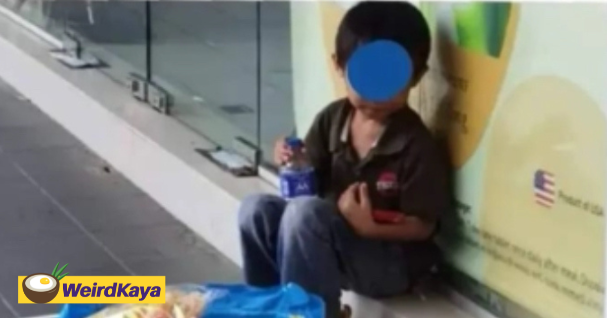 5yo m'sian boy left alone selling snacks on the street while parents dine at restaurant | weirdkaya