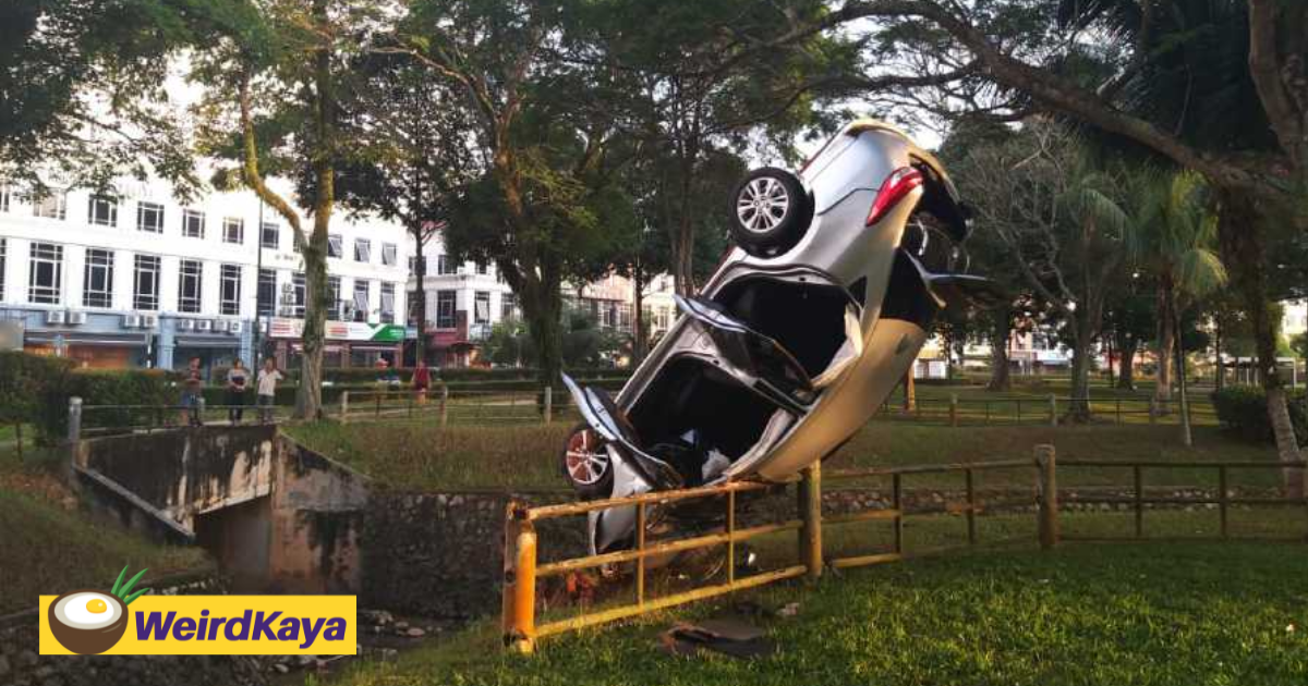 24yo m'sian man flung out of car after it hits & lands on divider in upright position | weirdkaya