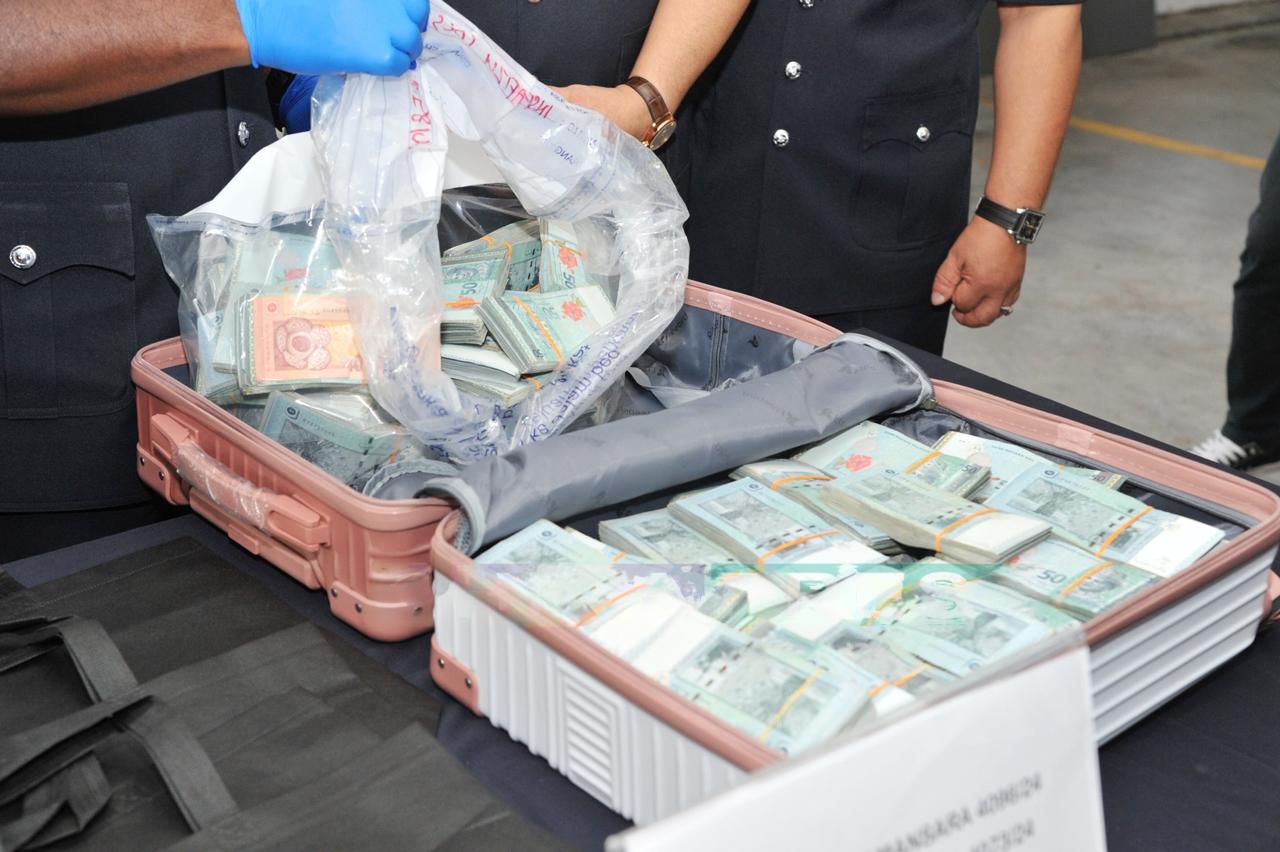 Suitcase containing rm500k found at parking lot in pj