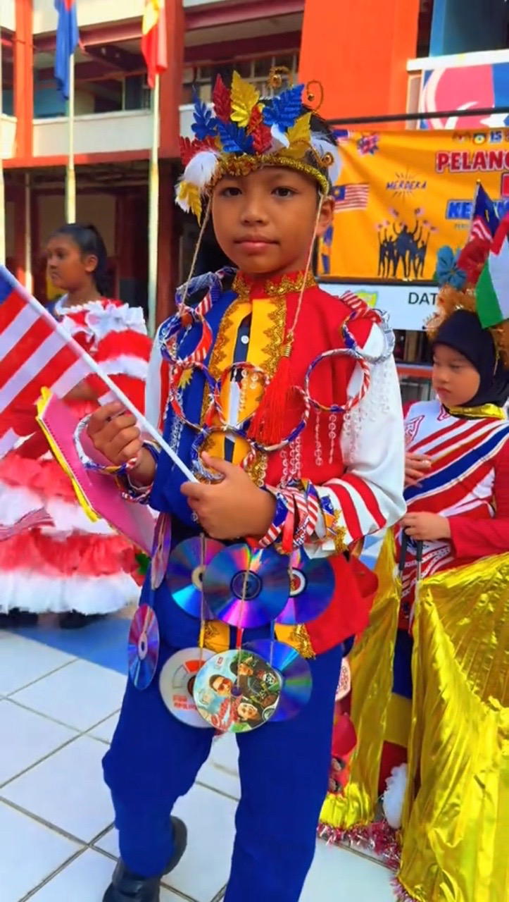 Johor students Merdeka outfits 100% recycled materials CDS