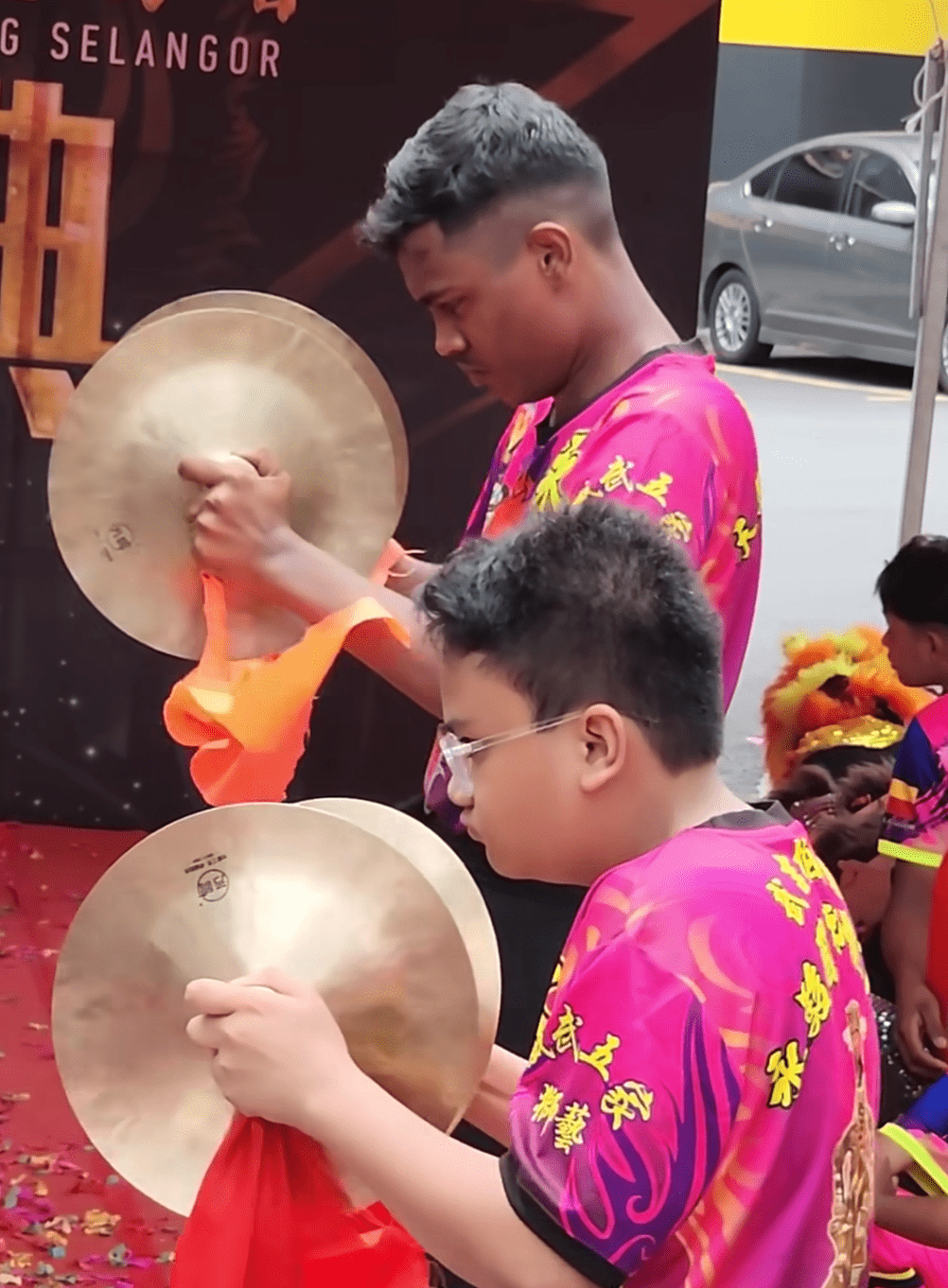 Malaysia multircultural lion dance troupe 4