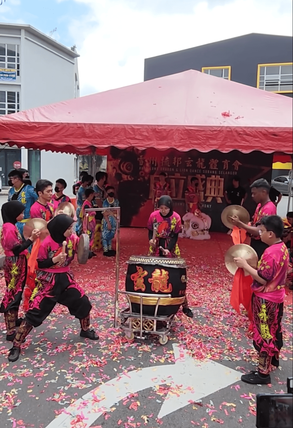 Malaysia multircultural lion dance troupe 5
