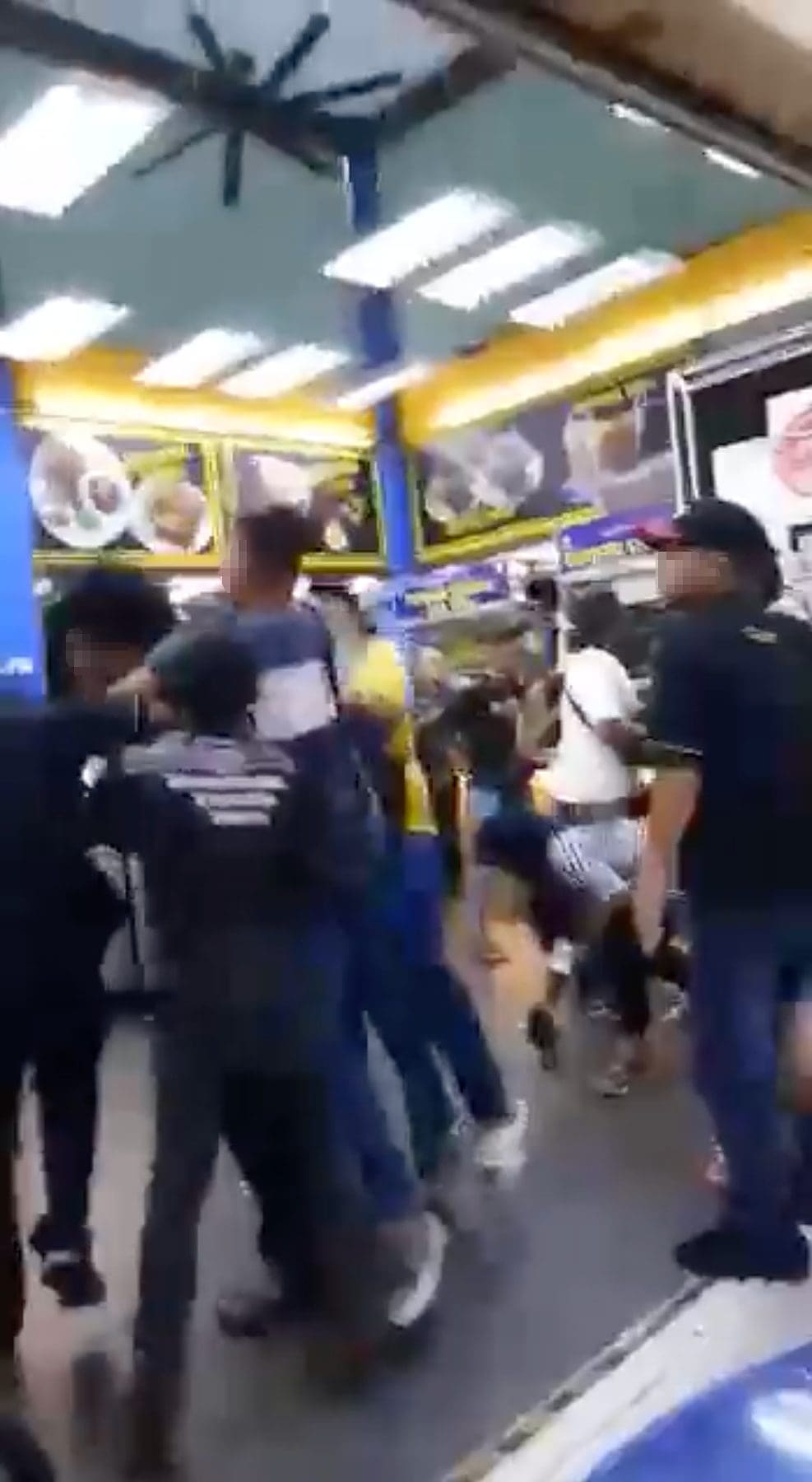 mamak worker
