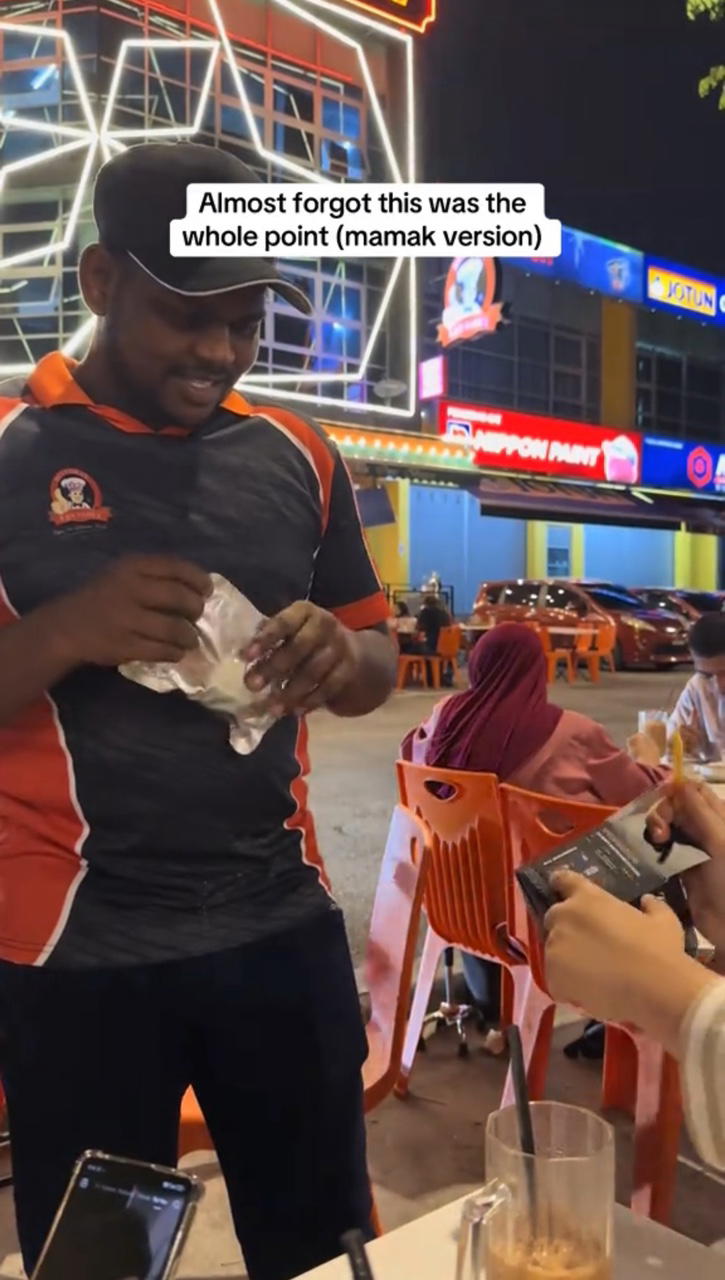 Mamak worker blind box confused