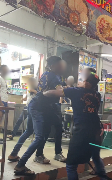 Mamak workers seen fighting outside mamak