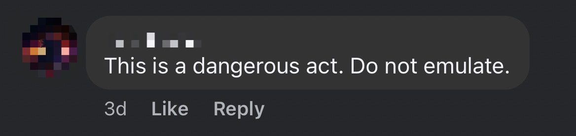 Man Carries GF On His Shoulders As Both Of Them Eat Ice Cream While Taking Escalator At S'pore Mall comment 1