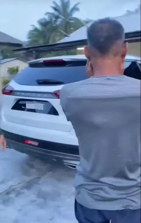 Man in disbelief over Proton X70