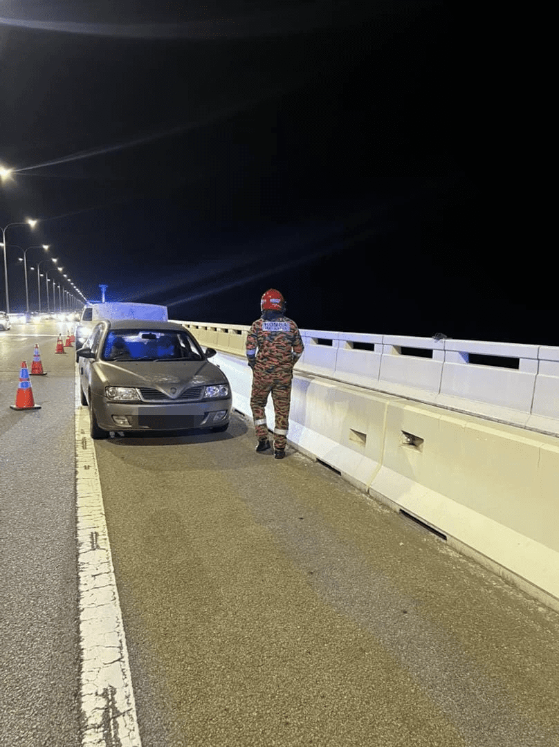 Man in his 30s falls from 2nd Penang Bridge (1)