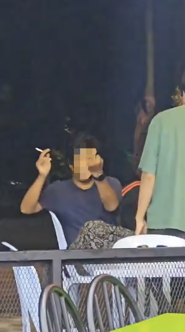 M'sian man shows the middle finger