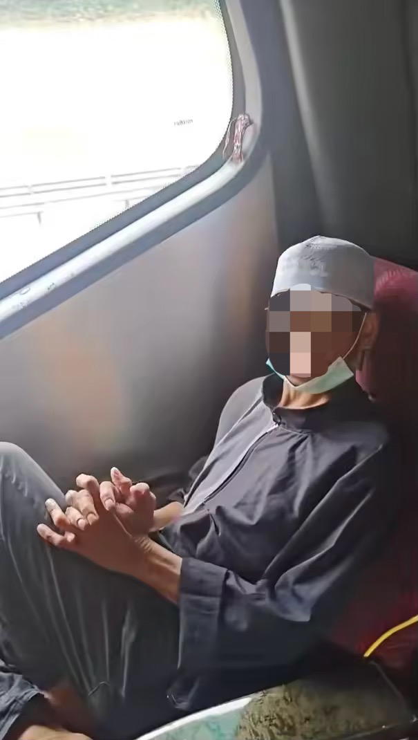 Man who was confronted for smoking inside bus