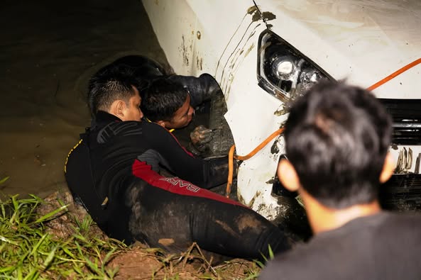 Man's wife car sinking