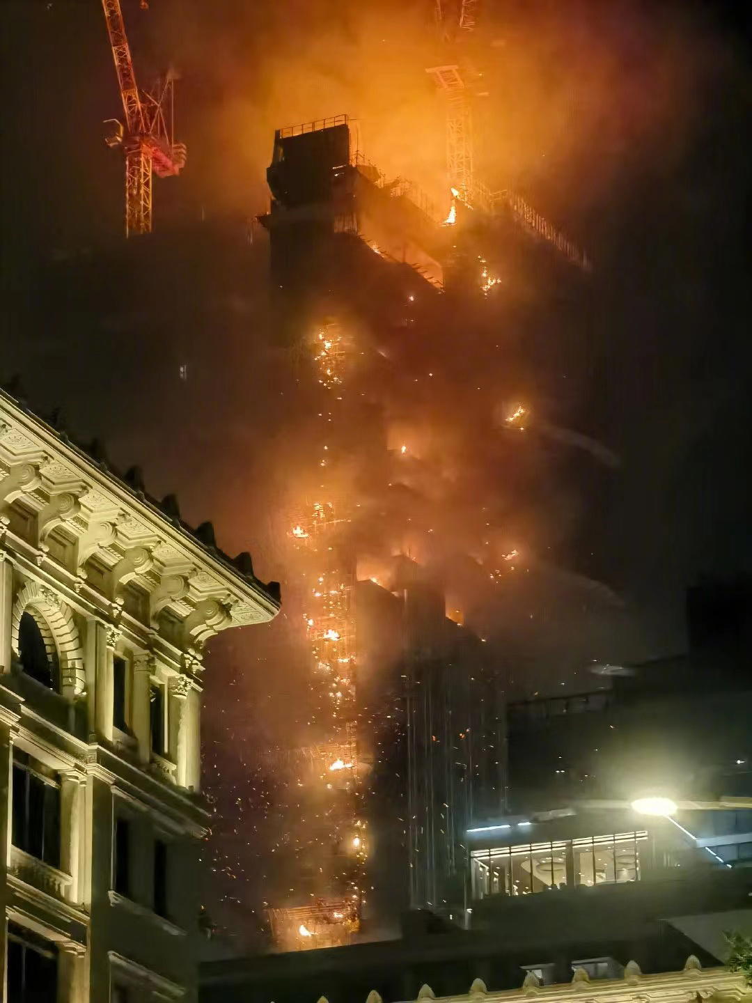 Massive fire breaks out at 42-storey building in tsim sha tsui hong kong, 3 injured 02