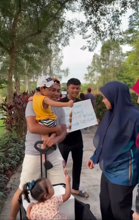 Mateen giving woman ice cream