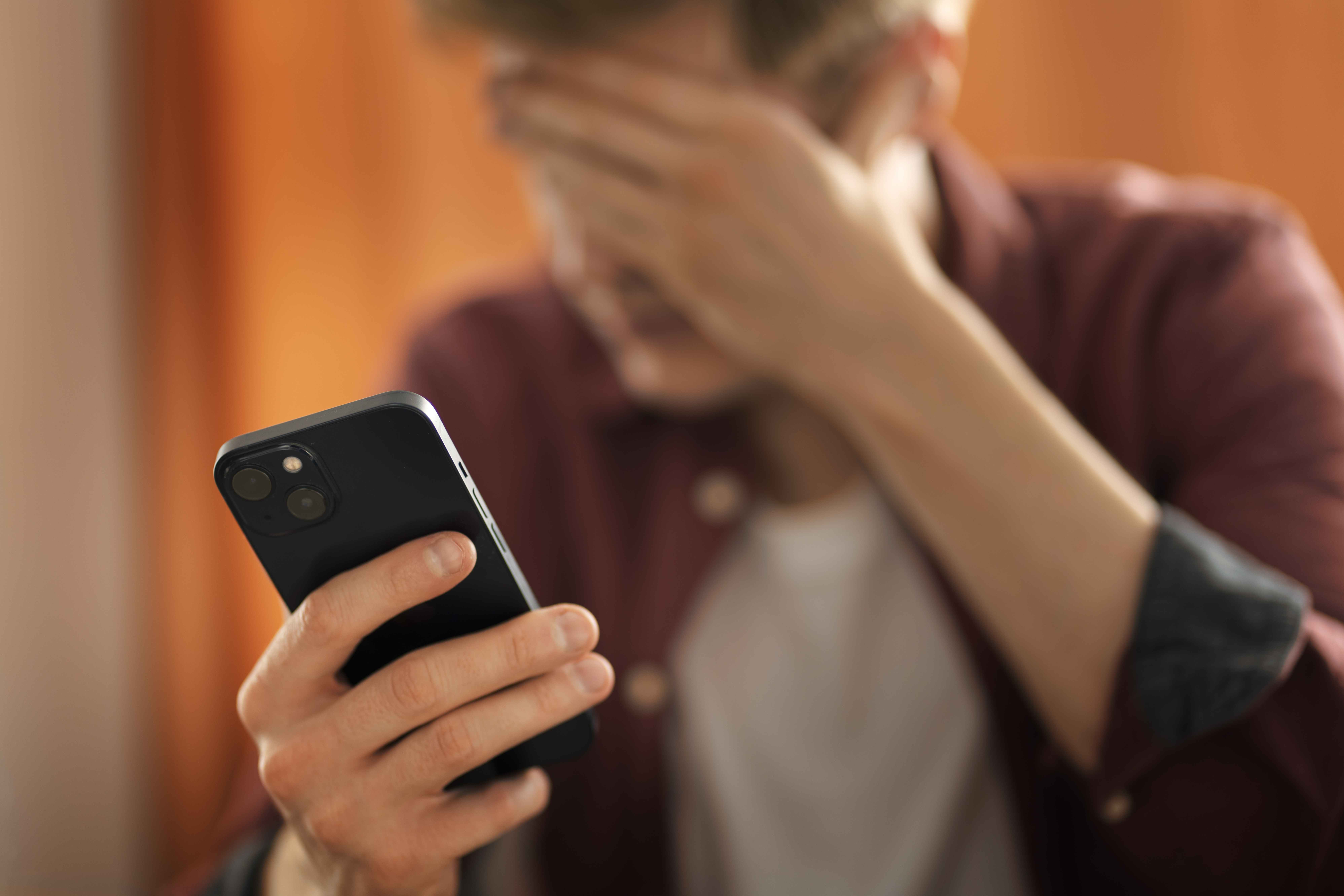 Man regrets receiving bad news on his phone