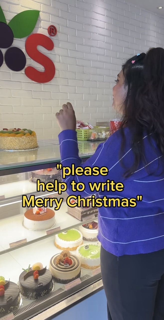 'berry christmas' - we asked viral bakery to write 'merry christmas' on our cake, here's what they did | weirdkaya
